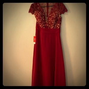 Women’s JJ’s House maroon bridesmaids dress.